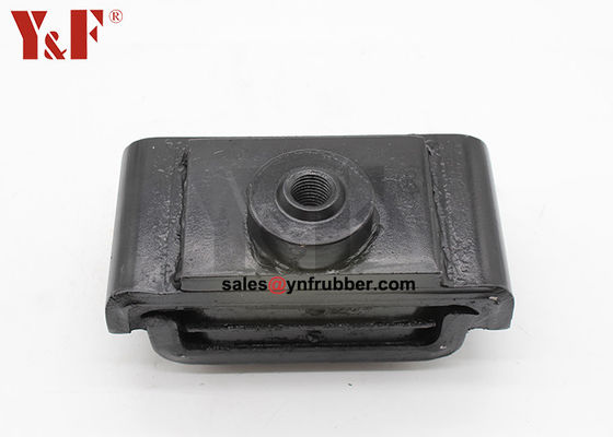 Chiếc xe máy phía sau được trang bị các khuôn cao su